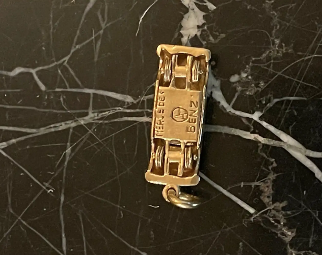 Estate Mercedes Charm